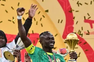 Renuncia secretario general del futbol africano tras despojar a Senegal del título de la Copa de África