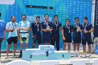 Destacan Cadetes de la Heroica Escuela Naval Militar tras participar en Triatlón 