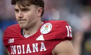 NFL: El cubano Fernando Mendoza es elegido como número uno del Draft 2026