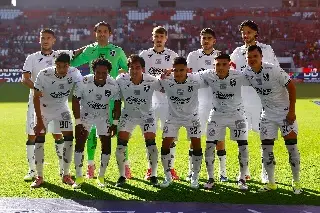 ¡Querétaro despide a siete jugadores el mismo día!