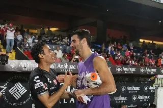 ¡Se volvió morado! Ex capitán de los Tiburones Rojos llega al Racing de Veracruz