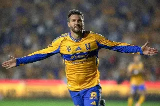 ¡Gignac ahora la hace de 'talachero' en el futbol amateur! (VIDEO)