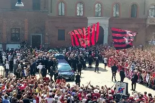 Miles de personas se reúnen para darle el último adiós a Franco Baresi