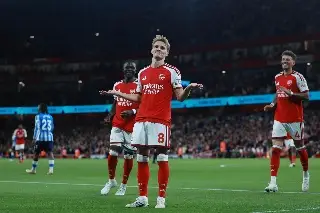 Arsenal golea al estrenar su corona en el inicio de la Premier League 