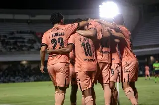 ¡Reconocimiento triple! Piratas de Veracruz destaca en el 11 ideal de la jornada 13